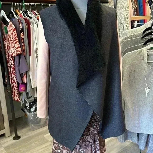 Splendid Reversible Open Front Drape Vest β Size Medium - Picture 3 of 8